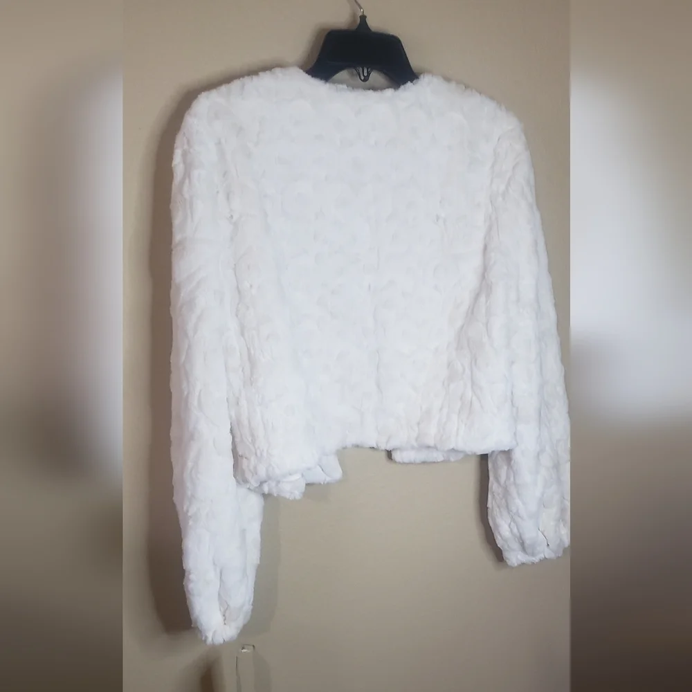 Perceptions Faux Fur Women's Round Neck Long Sleeve Shrug - Picture 9 of 12